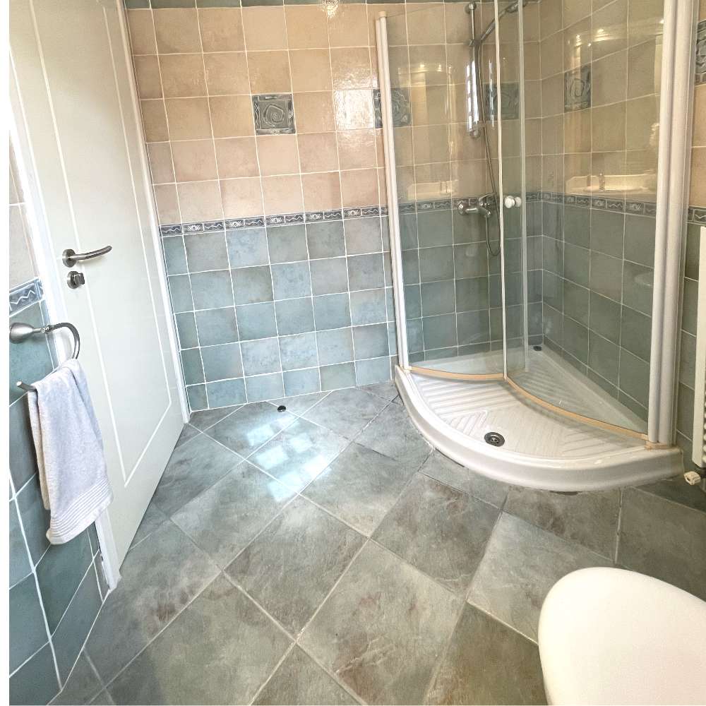 Bath room 2a