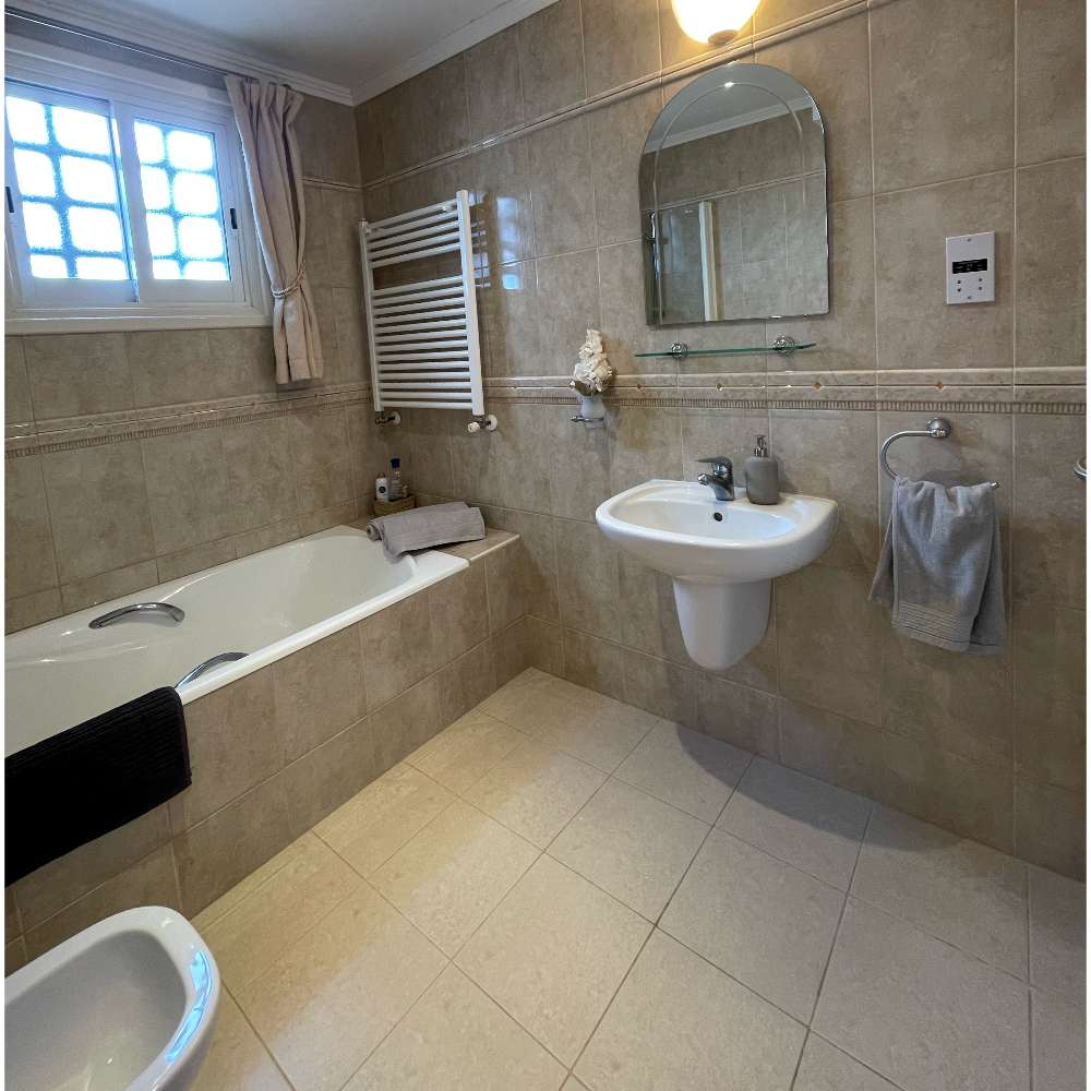 Bath room 3