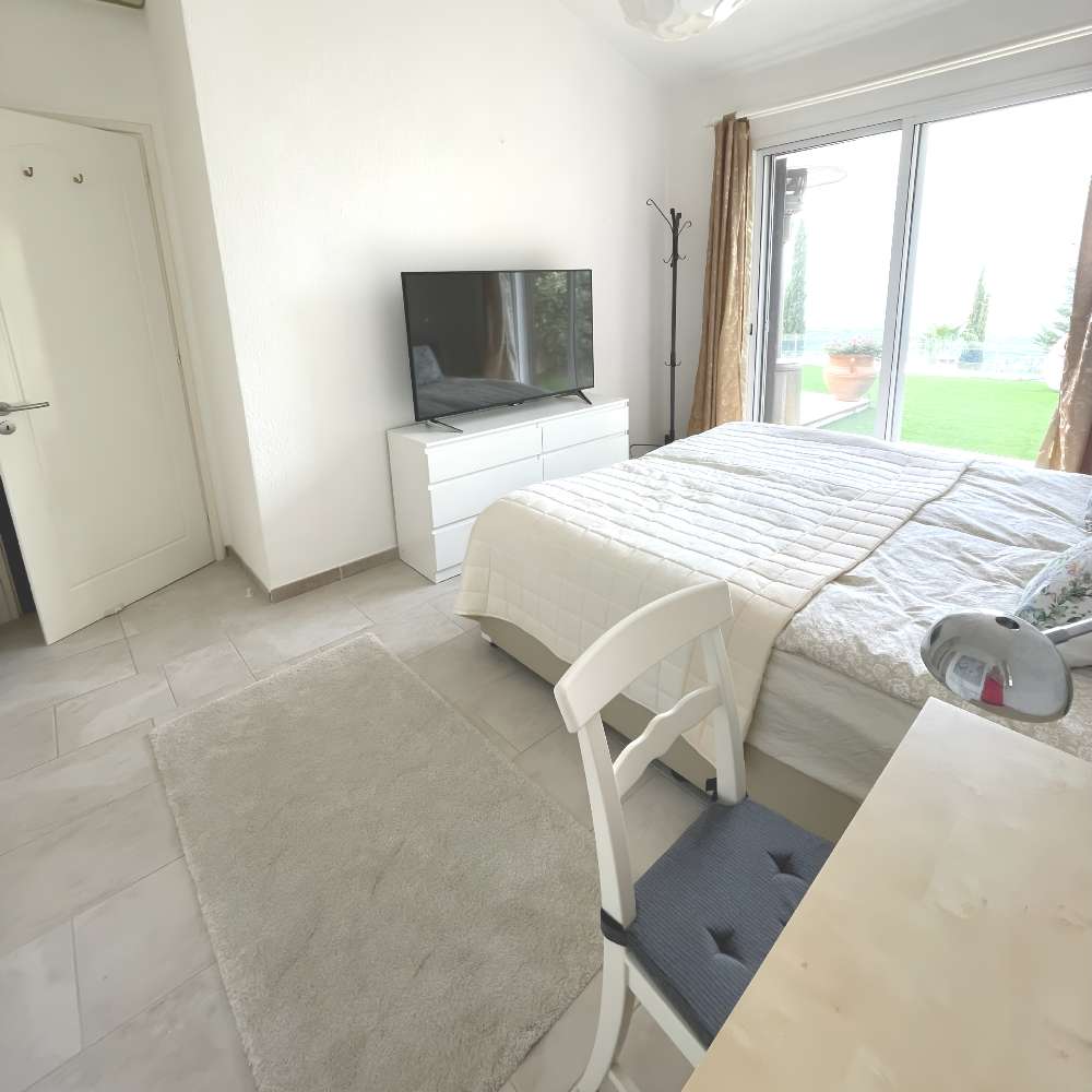 Bedroom 1b